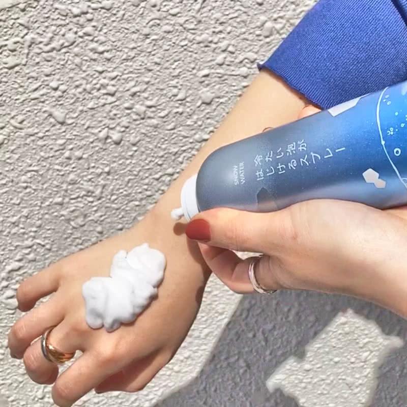 スノーウォーター 冷たい泡がはじけるスプレー 150g 炭酸 泡 冷