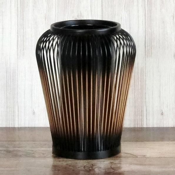 緑色陶器 透かし彫り 花と竹のデザイン （高さ30 cm） 緑色陶器 透かし