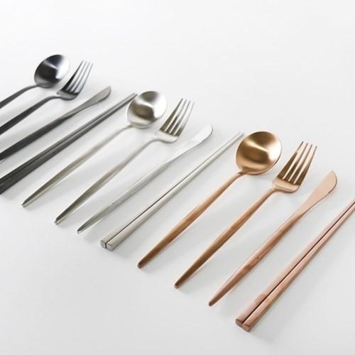 21年秋冬新作 韓国雑貨 選べる3カラー お箸 スプーン ナイフ フォーク ２セット 韓国食器 可愛い かわいい 韓国 お土産 Discoversvg Com