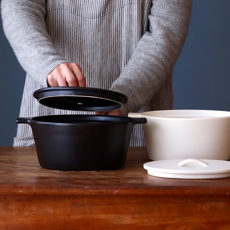 新品未使用品　LAVA 両手鍋 オーバルキャセロール　黒 27センチ ワンステップ LAVAオーバルキャセロール 27cm LV0084 : NEXT! - 通販