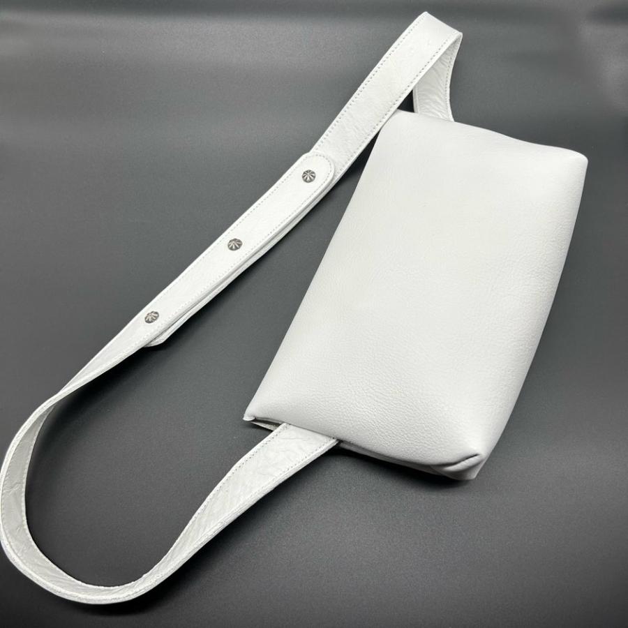 本革製　ボディバッグ　純銀製飾りボタン付　ホワイト_3