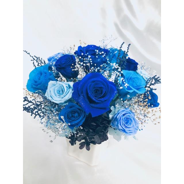 送料込 プリザーブドフラワー 星空に染まった青い薔薇の神秘と奇跡 陶器花器アレンジ フラワーケース付き St Bluell 世都華プリザーブドフラワーギフト 通販 Yahoo ショッピング 激安単価で Www Maxipiso Com Ar