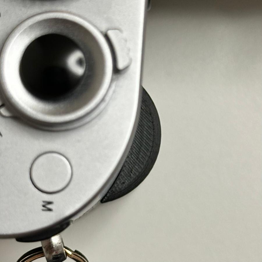 Leica M Typ 240用 3Dプリンター製カスタムグリップ（カーボン）仕上げ