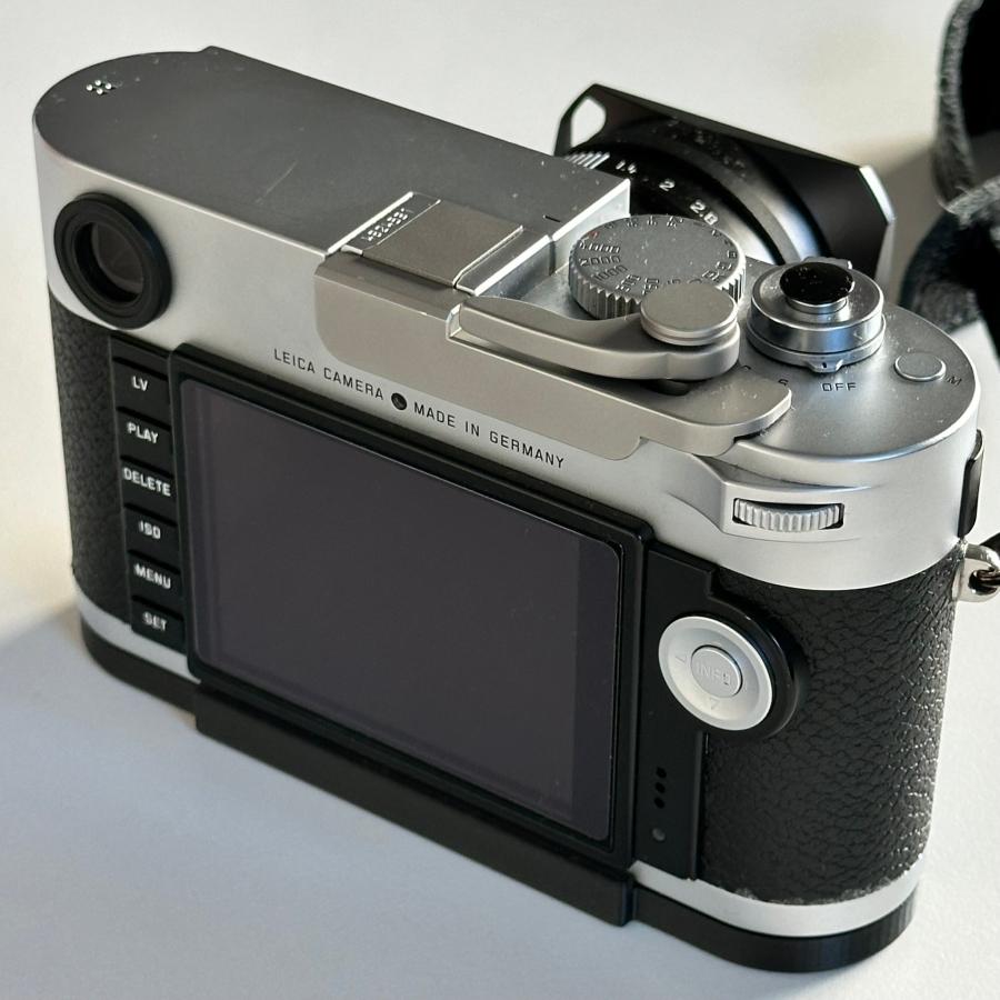 Leica M Typ 240用 3Dプリンター製カスタムグリップ（カーボン）仕上げ