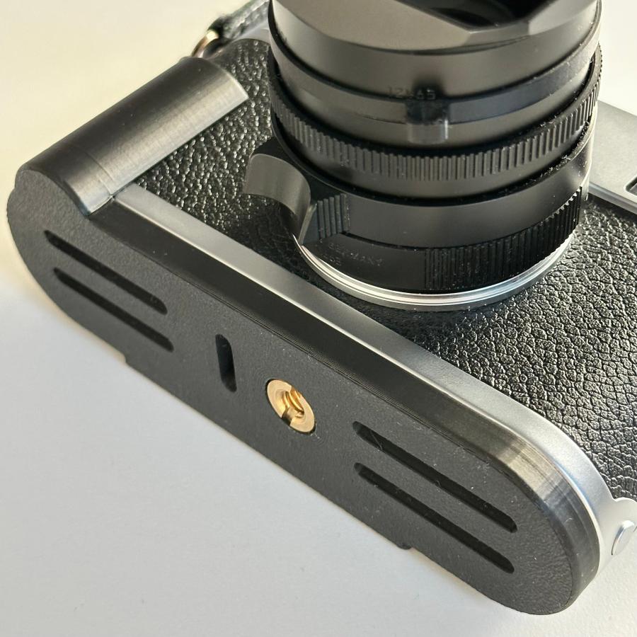 Leica M Typ 240用 3Dプリンター製カスタムグリップ（カーボン）仕上げ