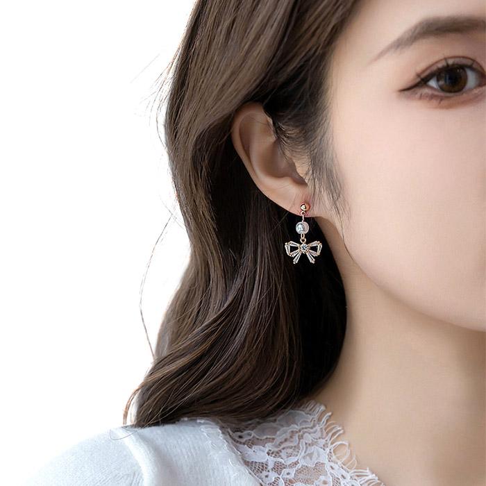 クリップイヤリング パール バレンタイン 結婚式 誕生日 リボン 上品 ジルコン アクセサリー 華奢 シンプル フェミニン ノンホールピアス |  | 04