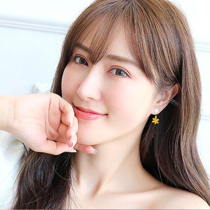スタッド ピアス シンプル 小花 揺れる レディース デイジー 雛菊 春 