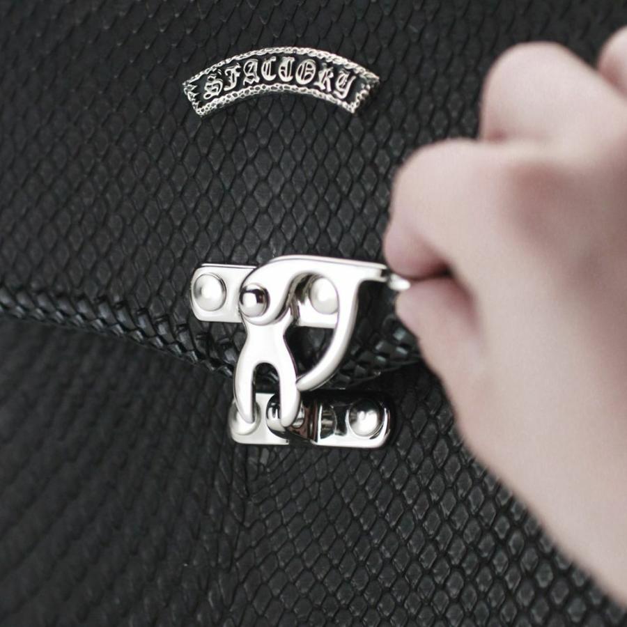 S'FACTORY バッグ 縁編みセカンドバッグ ブラックパイソン（ヘビ革）の画像