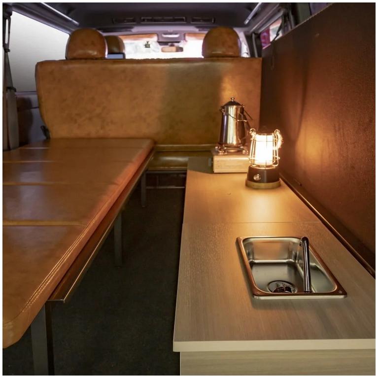 200系ハイエース標準ボディS-GL4〜8型キャンピングキットシンク付き