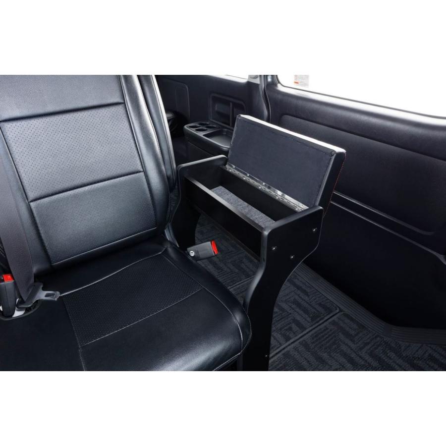 ハイエース セカンドシートアームレスト ユーアイビークル（UI