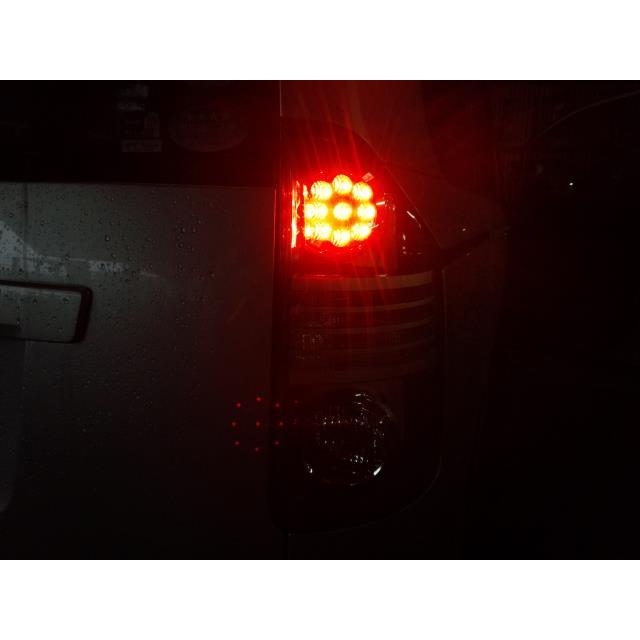 ヴォクシー AKE919 ZRR70G 純正 クリアレンズ LED 右 テールランプ 
