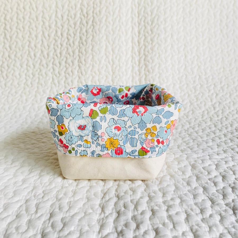 リバーシブルファブリックボックス リバティ ブランド おしゃれ かわいい 小物入れポーチ 小物入れケース 作り方 小さめ 使いやすい 機能的 自立 Fabricbox A Shabby Pig 通販 Yahoo ショッピング