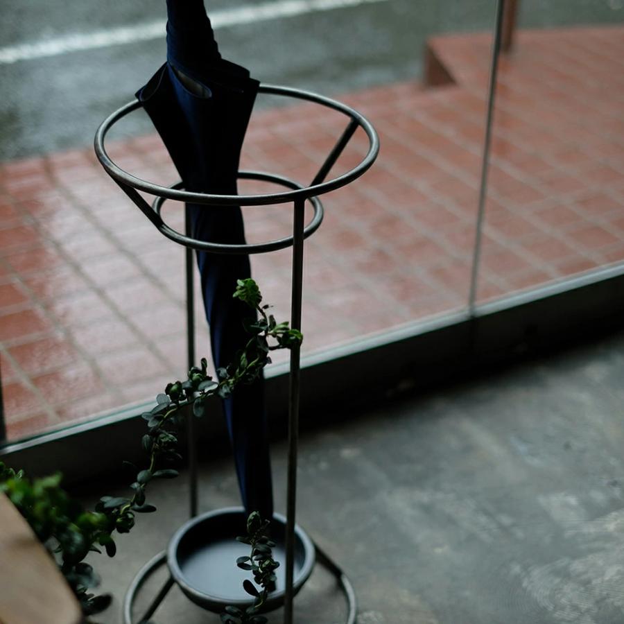 DEW UmbrellaStand WEST VILLAGE TOKYO 倒れず飾れる スタンド 傘立て