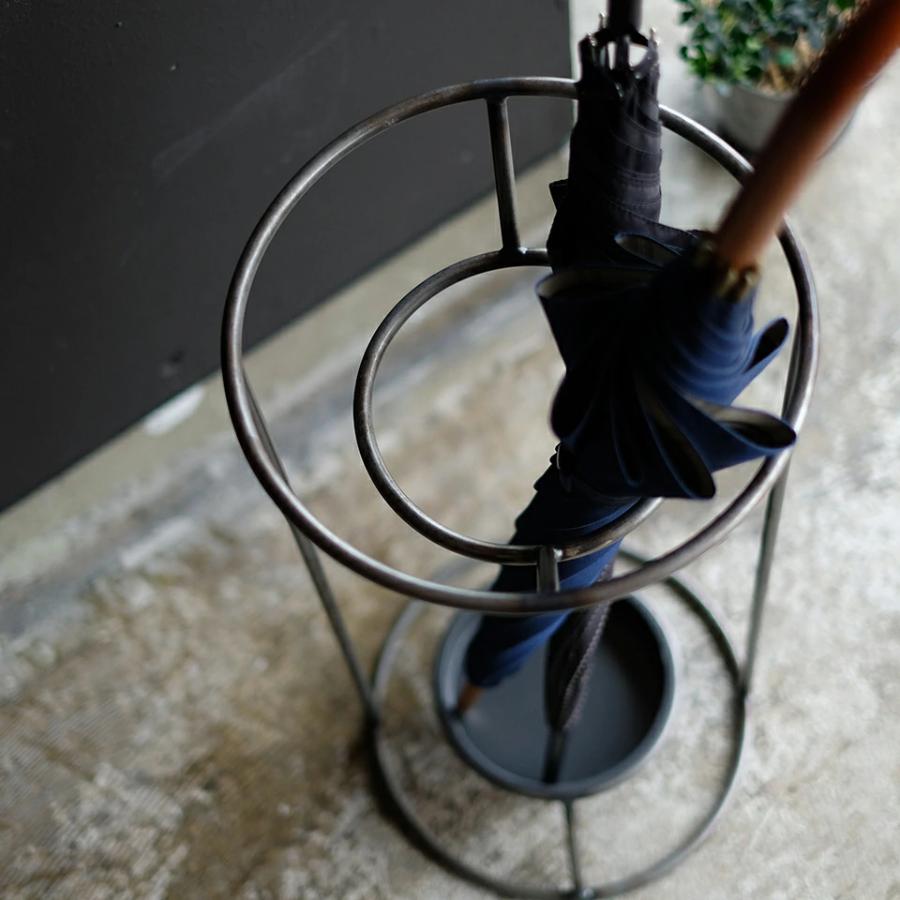 DEW UmbrellaStand WEST VILLAGE TOKYO 倒れず飾れる スタンド 傘立て