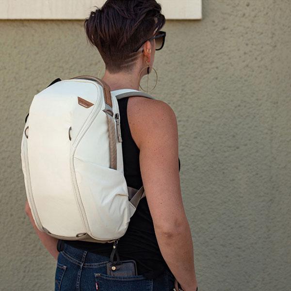 ピークデザイン エブリデイバックパック ジップ 15L ボーン Amazon.co.jp: 【国内正規品】PeakDesign ピークデザイン