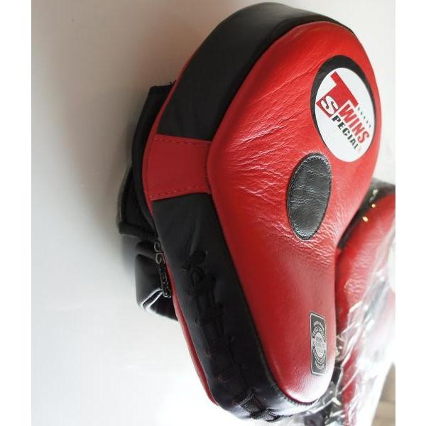 TWINS/ツインズ□ボクシング用パンチングミット□カーブ式□赤黒