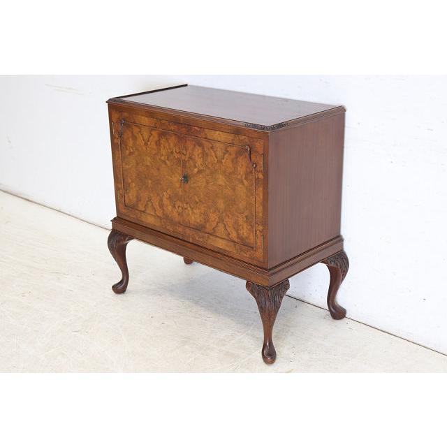 cb-9　1960年代イギリス製ヴィンテージ　ウォルナット　ビクトリアンスタイル　カクテルキャビネット　カップボード　食器棚　収納家具 |  | 02