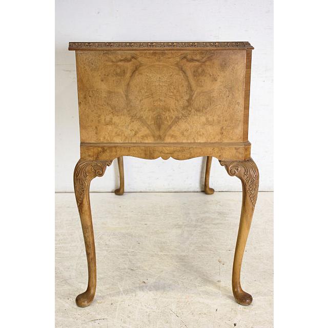 sb-8　1970年代 イギリス製 ヴィンテージ　ウォルナット材　クイーンアンスタイル　サイドボード　バッフェ |  | 17