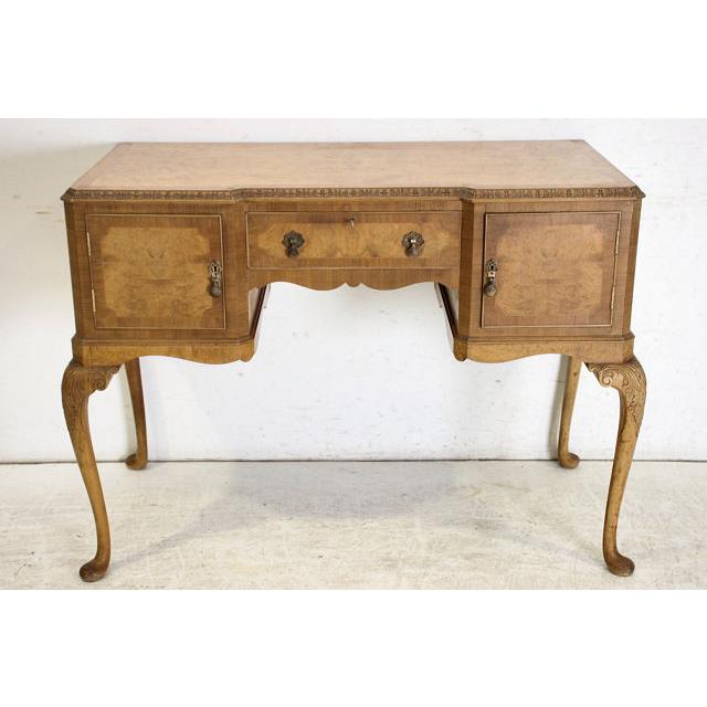 sb-8　1970年代 イギリス製 ヴィンテージ　ウォルナット材　クイーンアンスタイル　サイドボード　バッフェ |  | 02