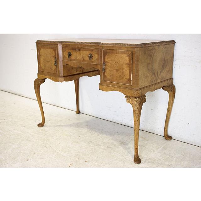 sb-8　1970年代 イギリス製 ヴィンテージ　ウォルナット材　クイーンアンスタイル　サイドボード　バッフェ |  | 03