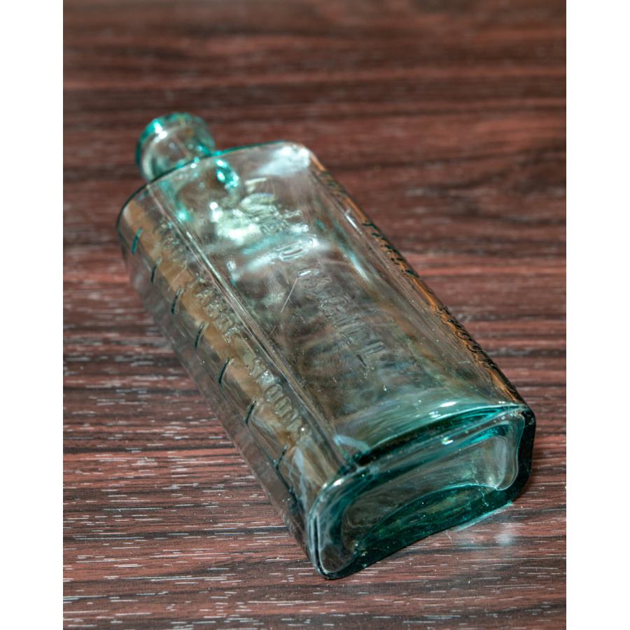 アンティーク エンボス文字入り ガラスボトル 高さ16.5cm 瓶 アンティーク エンボス文字入り ガラスボトル 高さ16.5cm 瓶