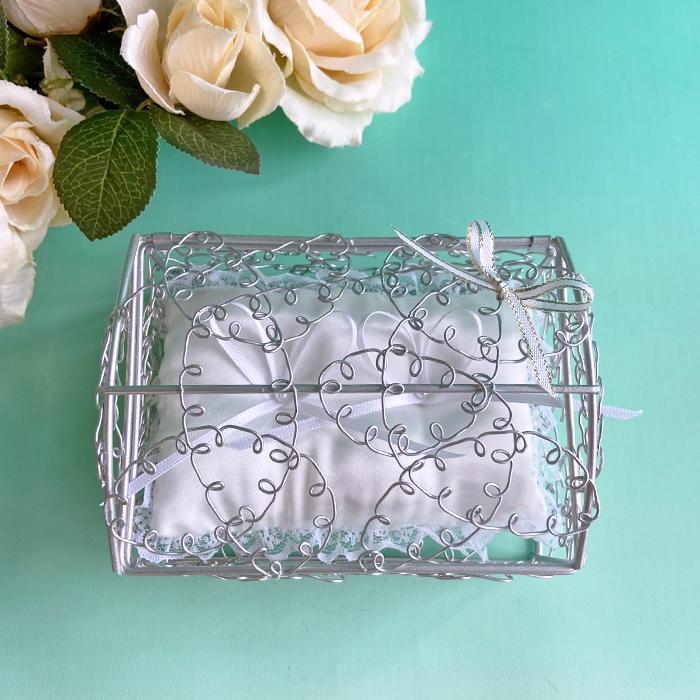 ボックス型リングピロー完成品 結婚式 シルバー ワイヤー シンプルが嬉しいリングボックス Box Pillow 幸せデリバリー 通販 Yahoo ショッピング
