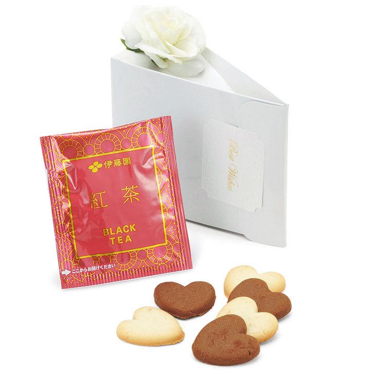 ホワイトローズ付き三角ボックスのプチギフト （ハートクッキー＆紅茶・サンキューカード入り）1個 結婚式 二次会 記念品｜shiawase-deli