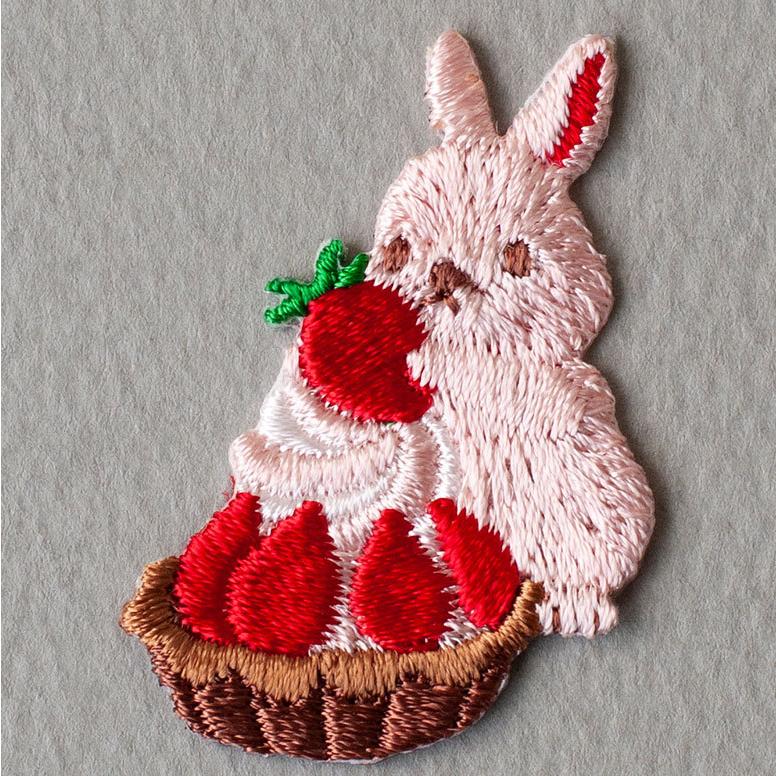 プペ刺繍ワッペン（ピンクのウサギと苺タルト）3枚入り 手作り