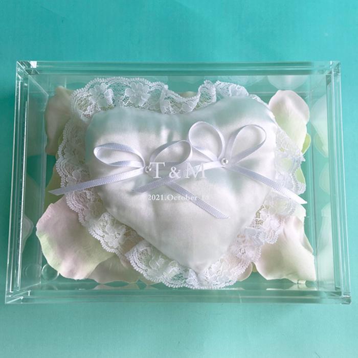 名入れ クリアボックスのリングピロー 完成品 2人のイニシャル 挙式日