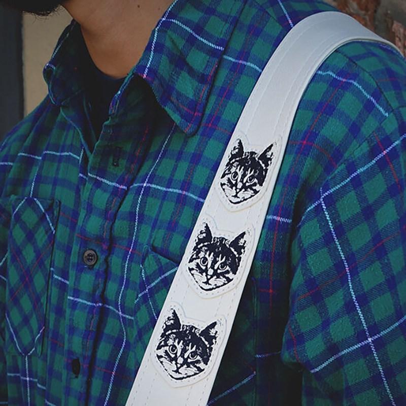 Couch Guitar Strap ニャン・ ニャン・シロ [Cat All White Couch Guitar Strap ニャン・ ニャン・シロ [Cat All White