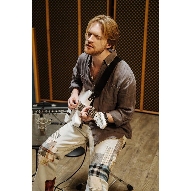 Fender Acoustics Limited Edition FINNEAS American Acoustasonic Telecaster (Satin Arctic White/Ebony)の画像