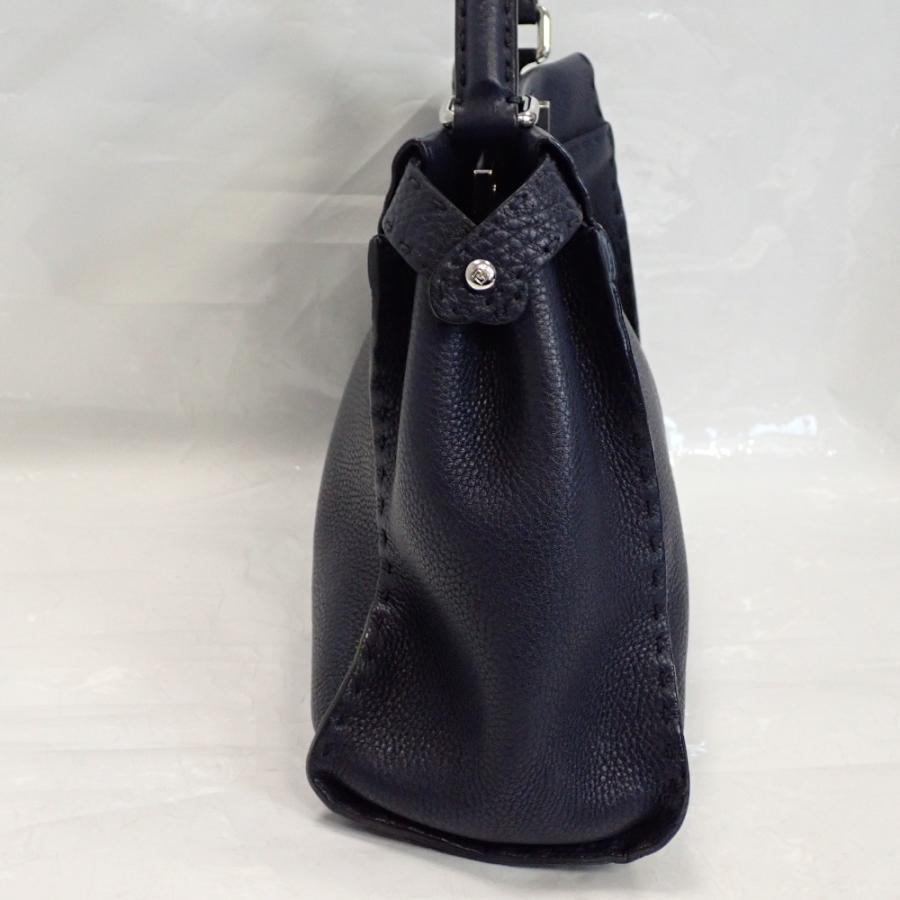 美品　フェンディ　Fendi 黒 ベルベット ハンドバッグ アーチ型ハンドル FENDI（フェンディ） Th632211 ハンドバッグ 2Wayバッグ ピーカブー