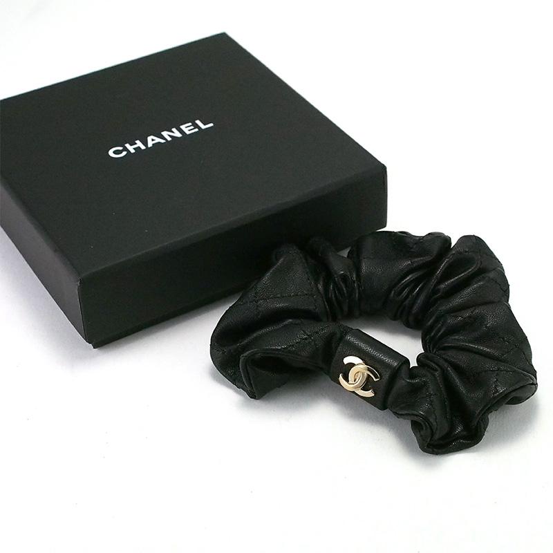 ◆ミウラ◆ シャネル CHANEL ココマーク シュシュ レザー ブラック A21K AA7926の画像