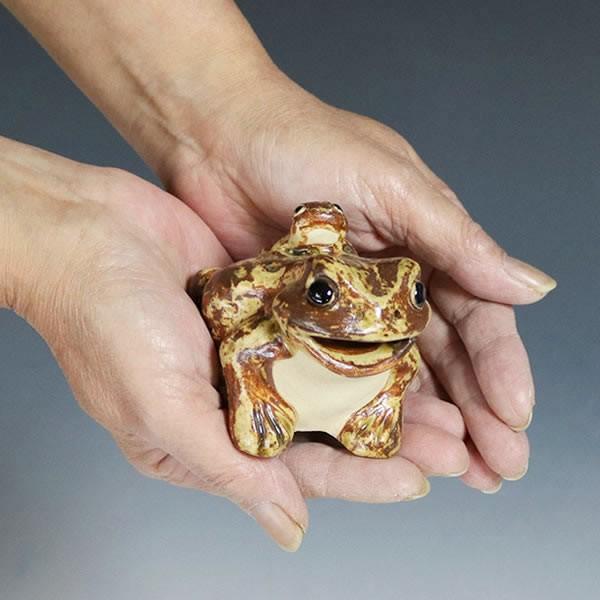 信楽焼 蛙 置物 かえる 陶器 縁起物 かわいい カエル おしゃれ 信楽焼 蛙 置物 かえる 陶器 縁起物 かわいい カエル おしゃれ
