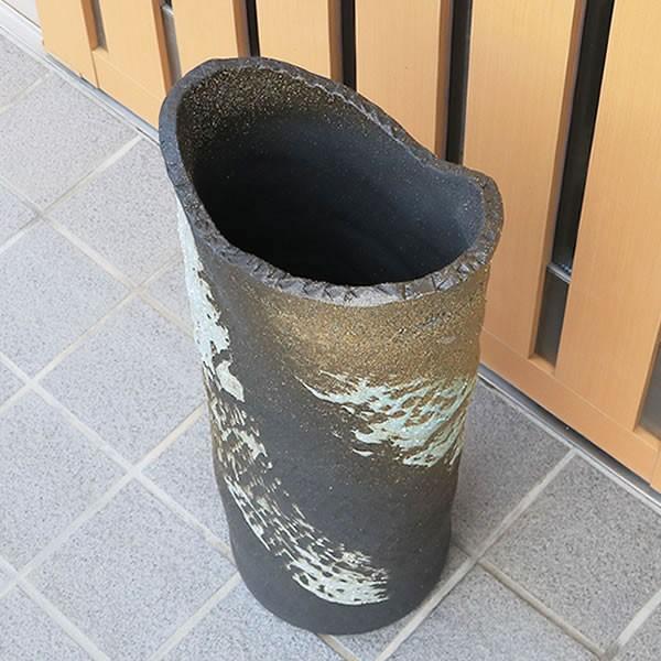 傘立て 陶器 おしゃれ 信楽焼 かさたて 和風 傘入れ モダン 黒 玄関 新築祝 スリム ギフト シンプル 開店祝 荒土長傘立て kt-0060_1