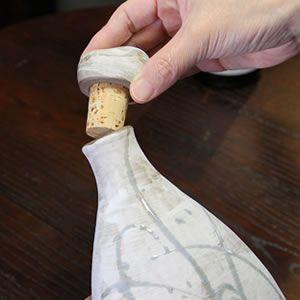 信楽焼 マイナスボトル 白色 焼酎、お水などが格段に美味しくなる保存