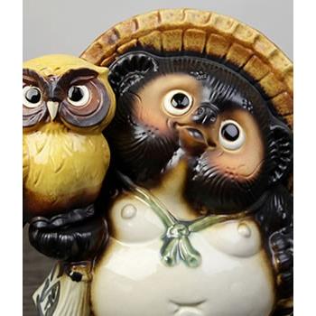 チョー縁起物❗信楽焼ふくろう持ち狸 高さ２８cm 信楽焼 8号ふくろう持ち狸(黄色) たぬき 狸 開運 縁起物 ふくろう