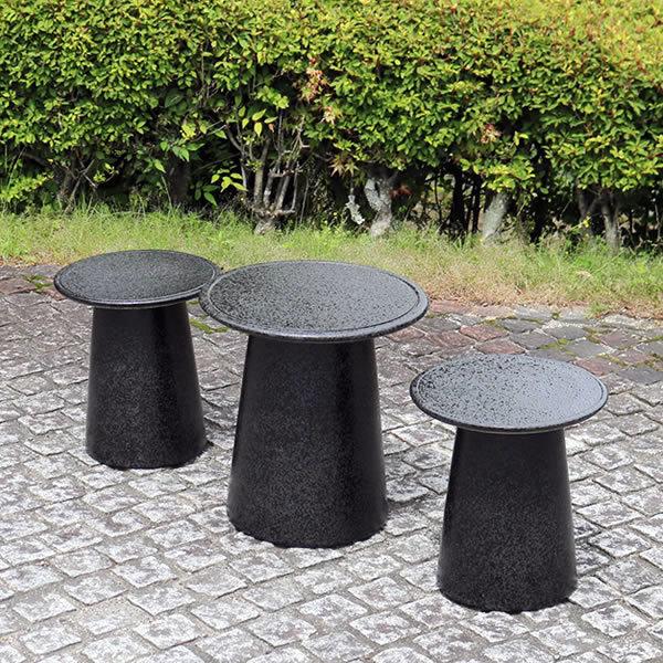 陶器テーブル 信楽焼ガーデンテーブル ガーデンチェア テーブル お庭 ベランダ 庭園セット 庭 ガーデニング ガーデンテーブルセット 陶器 信楽焼の ガーデンテーブルセット 陶器ですが耐久性に優れ雨風は勿論 少々の衝撃などでは割れることはありません お庭にガーデン