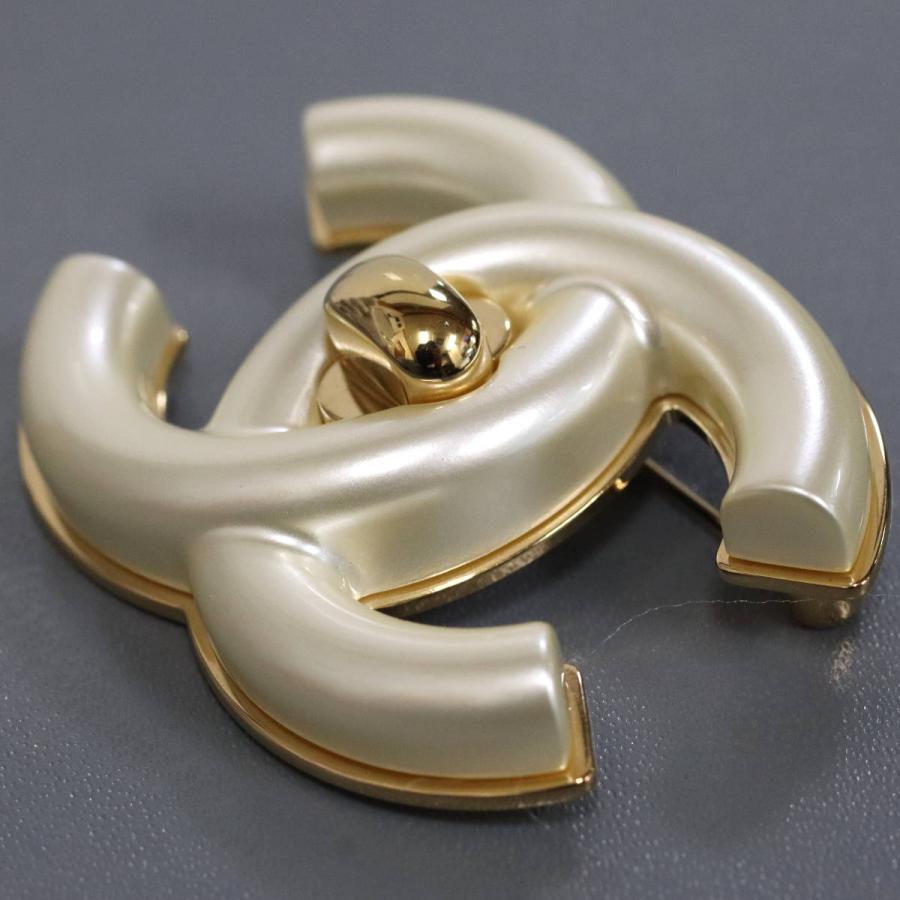 CHANEL（シャネル） ココマーク フェイクシェル ターンロック ブローチ