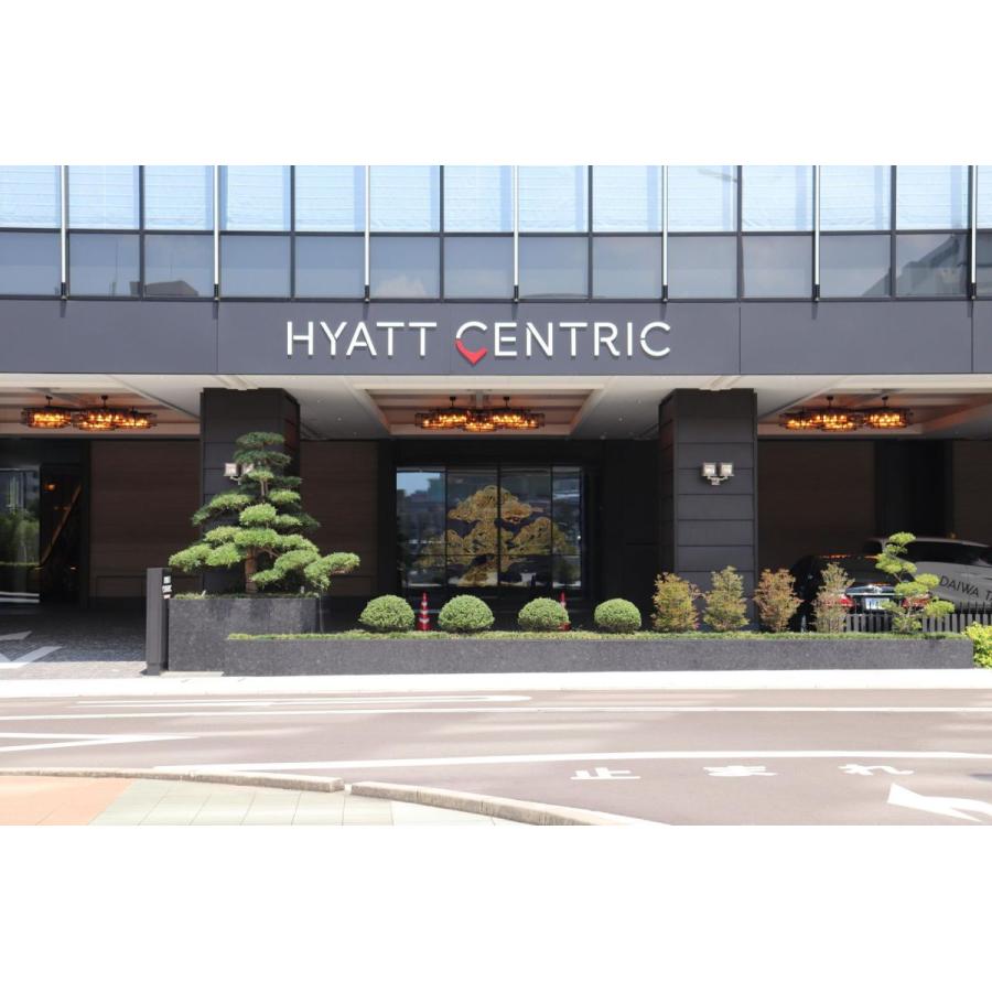 【新品 送料込み】 書家 雲海筆也 作品 「動」50.4×69.4cm 【ZYX2100586560】(75900円)