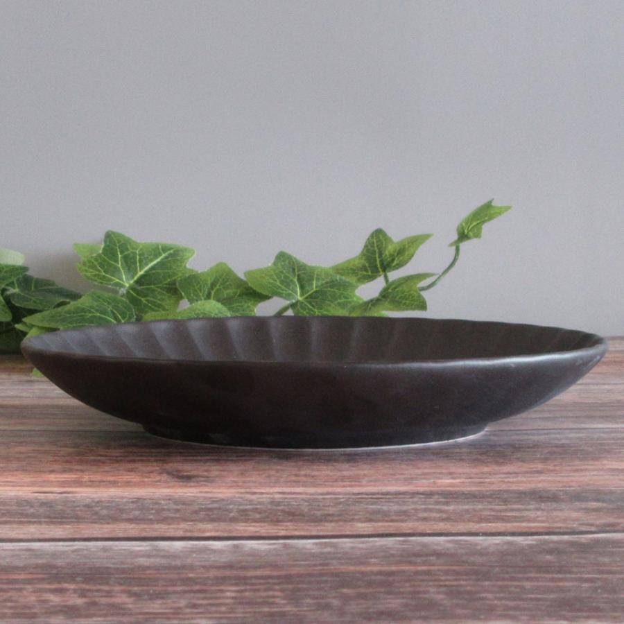 作家もの 陶器 丸皿 一点もの 黒 苔 石 重厚 陶芸 作品／1枚 皿 ケーキ皿 取り皿 18cm丸皿 黒 かすみ おしゃれ 和食器 業務用 美濃