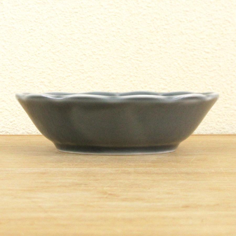 鉢 中鉢 ボウル 17cm 煮物鉢 浅鉢 おしゃれ かわいい グレー 菊型 花型