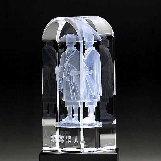 クリスタルガラス 癒しのお仏像 DB-2 親鸞聖人 LED照明台付 クリスタルガラス 仏像 本尊 座釈迦 大日如来 阿弥陀如来の画像