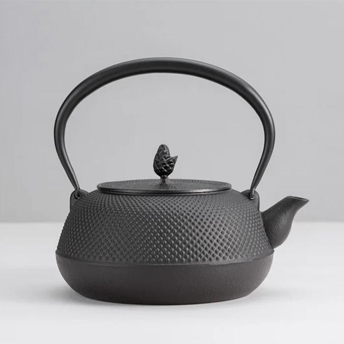 岩鋳（IWACHU） IH対応 南部鉄器 鉄瓶 18型平丸アラレ 黒焼付 1.7L