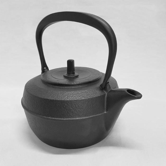 岩鋳（IWACHU） ＼ IH対応 ／ 南部鉄器 鉄瓶 ケトルバウム 黒焼付 1.1L