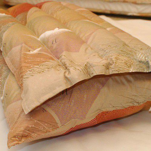 高さや硬さが調整できる「まくら」旅館で大人気 | 