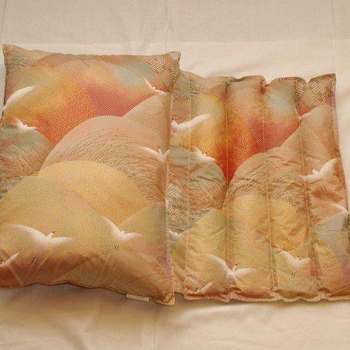 高さや硬さが調整できる「まくら」旅館で大人気 |  | 01