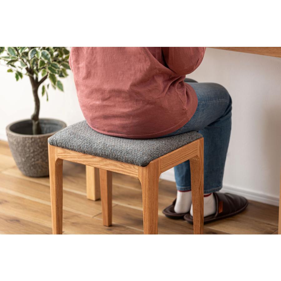 北欧家具赤い木製スツール 曲線デザインチーク材 北欧家具赤い木製スツール 曲線デザインチーク材 Eduard Ludwig