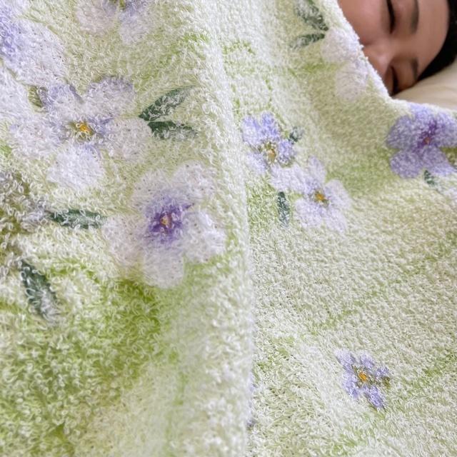 --タオルケット シングル 日本製 薄手 薄い 軽い 花柄 ひんやり グリーン イエロー 夏に快適 春夏 お昼寝 冷感 国産 おぼろプリント 140×190センチ |  | 01