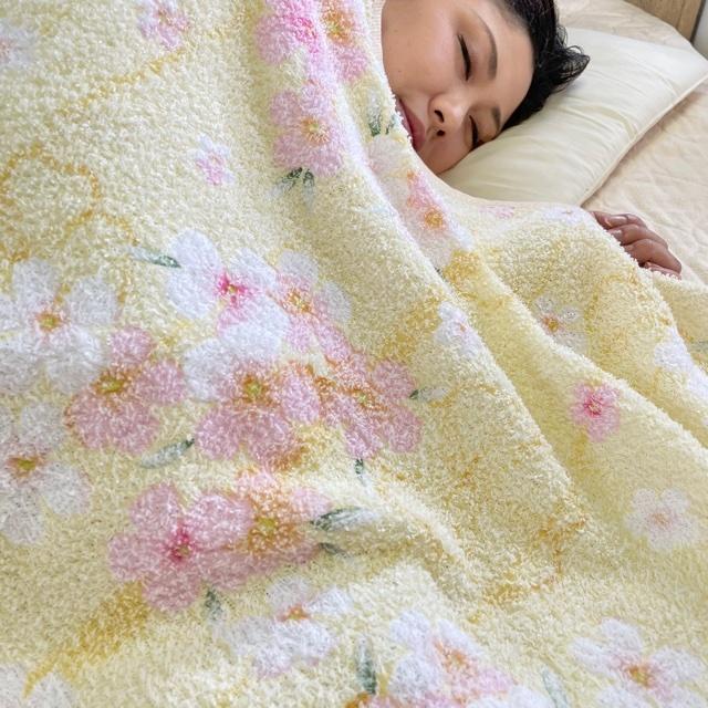 --タオルケット シングル 日本製 薄手 薄い 軽い 花柄 ひんやり グリーン イエロー 夏に快適 春夏 お昼寝 冷感 国産 おぼろプリント 140×190センチ |  | 02